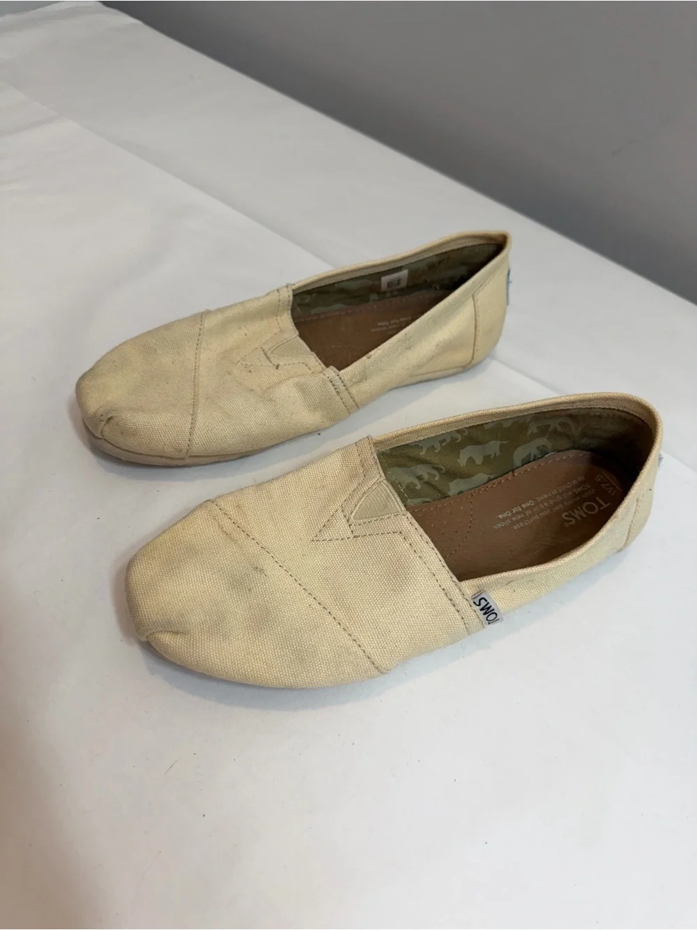 Toms original sole cream canvas slip on flats size 7.5